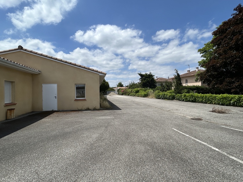 extérieur avec parking à Pamiers 