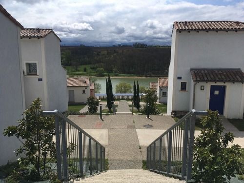 Vue de l'accès escalier à la résidence