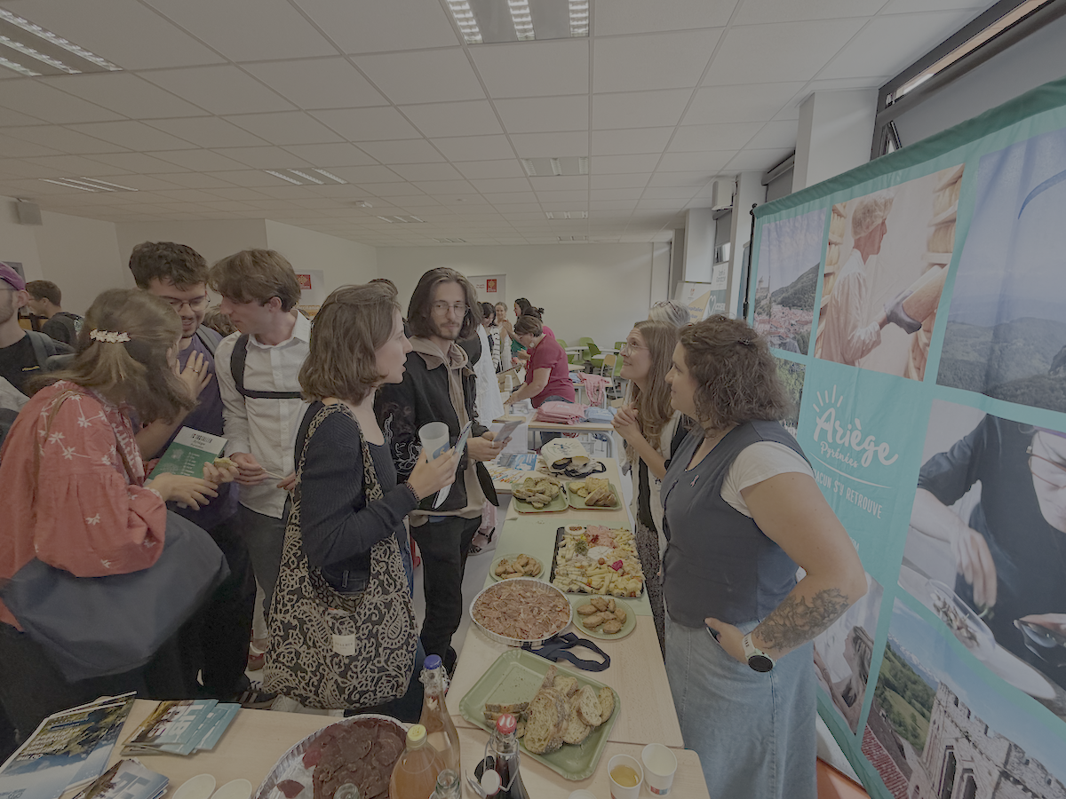 L'équipe Ariège devant le stand