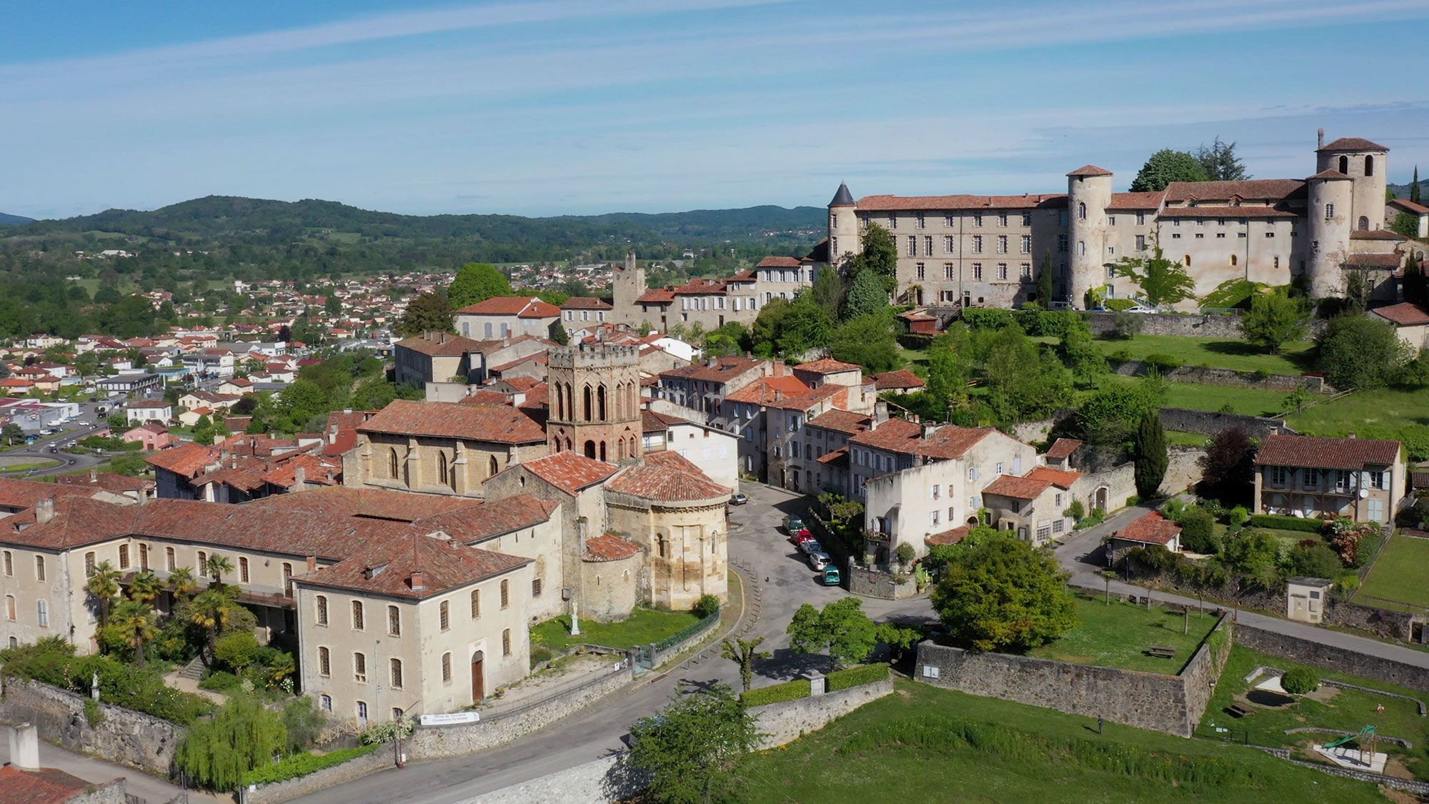 La cité de Saint-Lizier en Couserans-Pyrénées, Ariège.